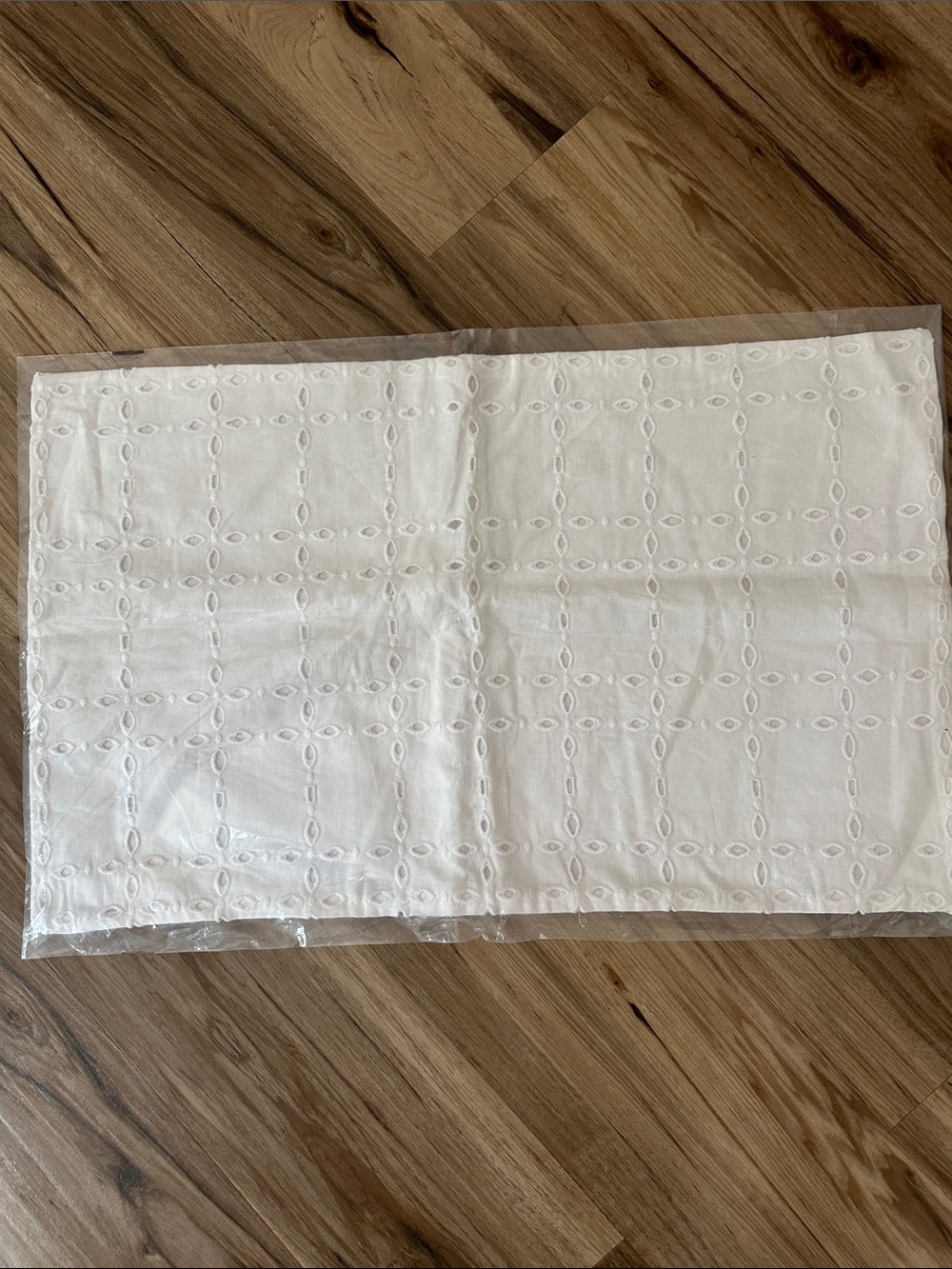 Pottery Barn White Eyelet Embroidered pillow cover 16x26